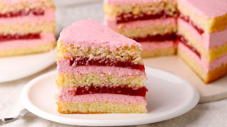 The Top Warehouse Chain for Cakes, According to Reddit