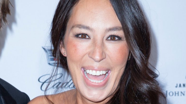Joanna Gaines' Luxurious Alternative to Tile for Kitchen Backsplash