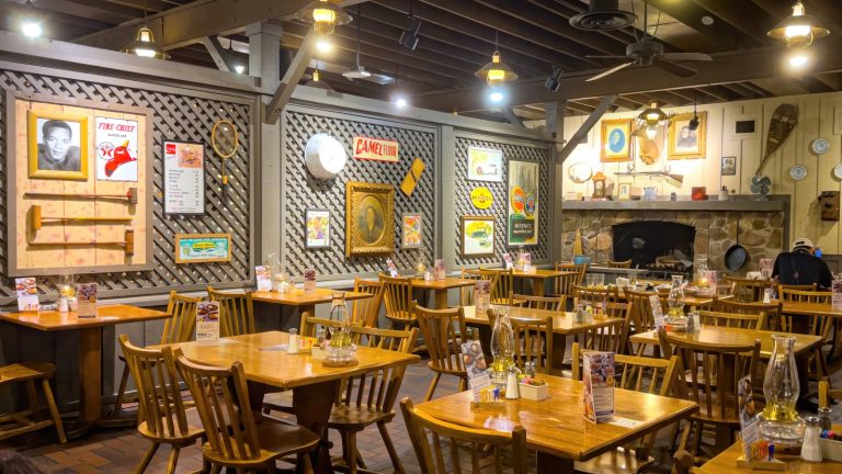 Are Senior Discounts Available at Cracker Barrel?