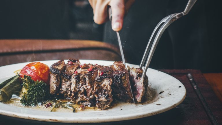 Should You Choose Serrated or Non-Serrated Steak Knives?