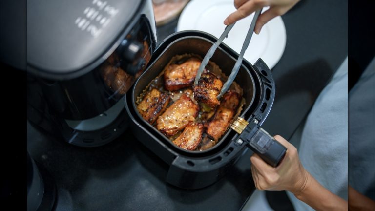 10 Common Mistakes That Can Gradually Damage Your Air Fryer