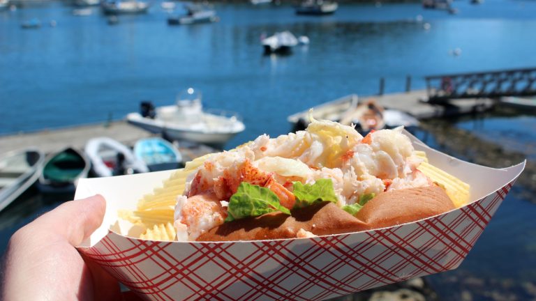 Discover the Ultimate Lobster Rolls in Maine