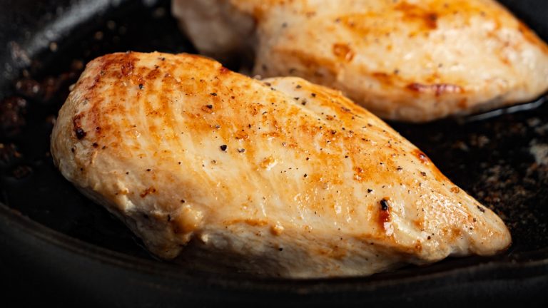 How Much Oil to Use in Your Skillet for Perfectly Browned Chicken