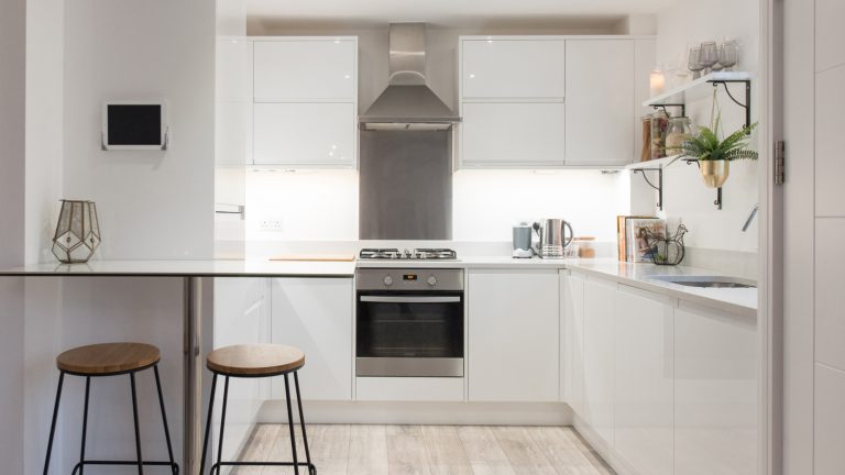 Affordable Ways to Incorporate Chrome into Your Kitchen Decor