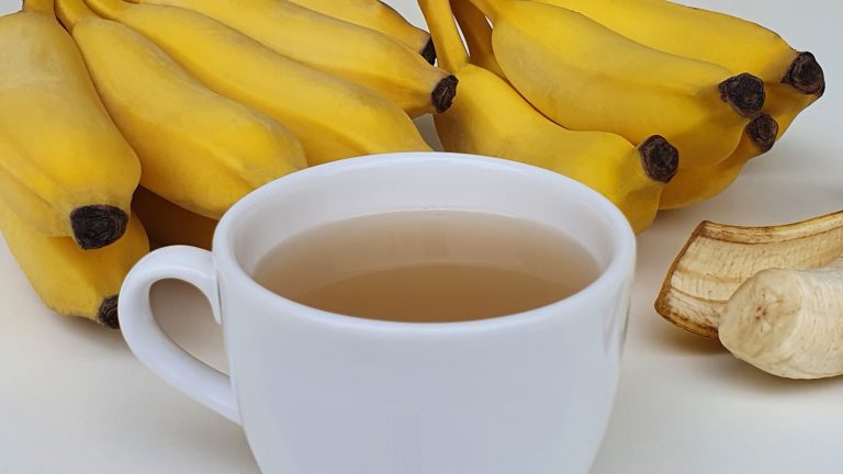 How to Brew a Cup of Tea Using Banana Peels