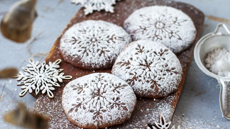 How to Creatively Stencil Pastries with Common Kitchen Tools