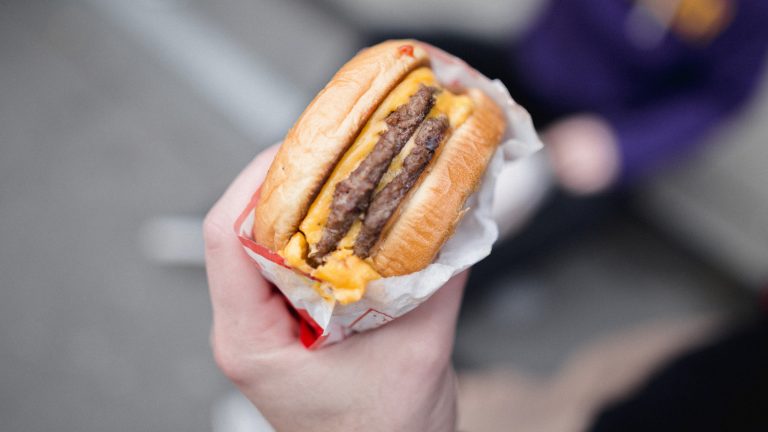 The Failed Fast Food Burger Chain That Couldn't Expand Beyond These 3 Rust Belt States