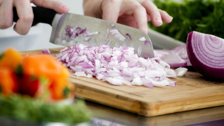 The Scientific Trick to Reduce Tears While Cutting Onions