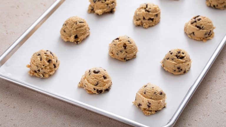 Expert Tips for Choosing the Perfect Cookie Sheet