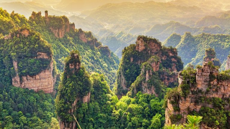 The Surprising Fast Food Restaurant Located Atop a Mountain in China