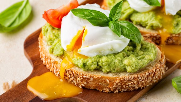 The Perfect Moment to Season Poached Eggs for Maximum Flavor