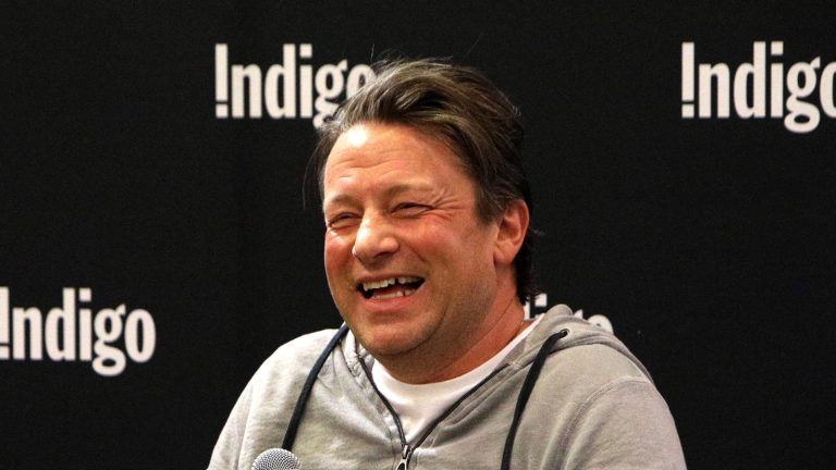 Jamie Oliver's Brilliant Method for Infusing Chili Pepper Flavor into Dishes