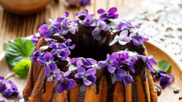 Top Techniques for Incorporating Edible Flowers into Your Baking