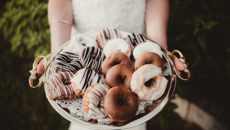 Get Married at This Iconic Oregon Donut Chain Hosting Weddings