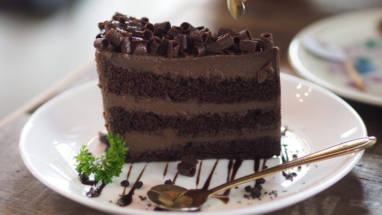 The Luxurious Contrast Between Olive Garden's Two Chocolate Cakes