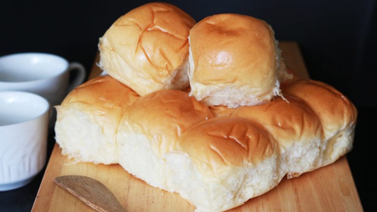 The Expert-Recommended Method for Reheating Rolls in the Microwave