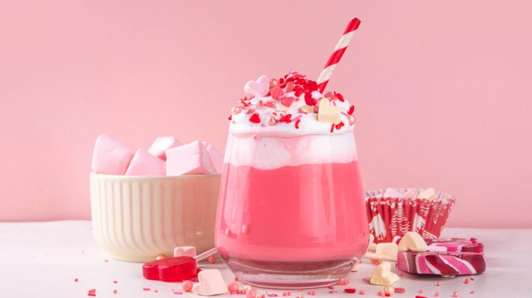 5 Creative Ways to Garnish Cocktails with Hard Candy