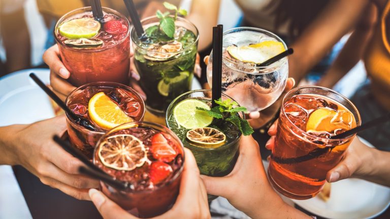 5 Ideal Cocktails to Batch for Summer Gatherings