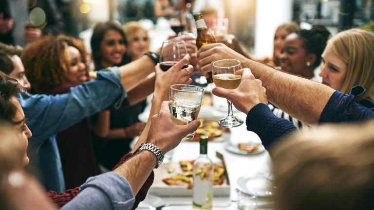 The Key Step Large Parties Often Overlook Before Dining Out