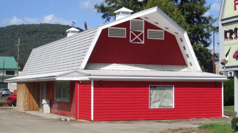 Who Remembers This Iconic Red-Building Chain Restaurant from the '60s?