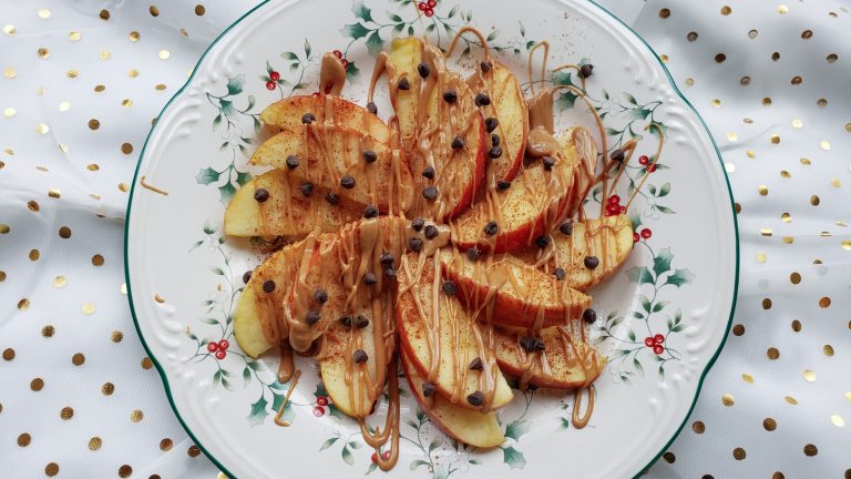 Delicious and Fun Apple Nachos: A Snack Ready in Just 5 Minutes