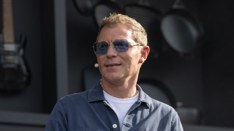 How Bobby Flay Infuses Southern-Fried Chicken with Grilled Flavorful Charm
