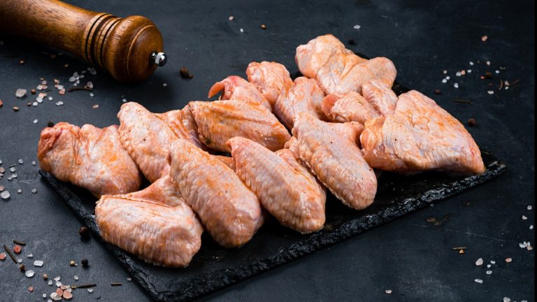 Here's How Professionals Cut Chicken Wings, and You Can Too