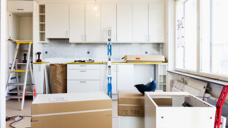 Warning Signs Your Kitchen Contractor Might Be Scamming You