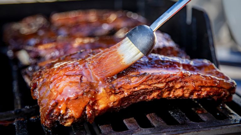 When to Apply BBQ Sauce to Meat Without Causing It to Burn on the Grill