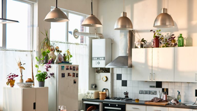 13 Lighting Trends Experts Say Can Instantly Date Your Kitchen