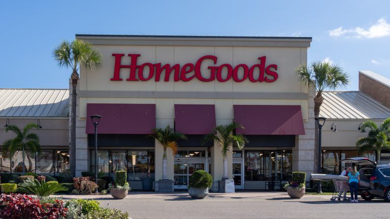 Summer Treasures from HomeGoods for a Coastal Kitchen Makeover