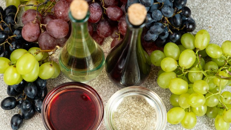 How Marinating with Red vs. White Wine Vinegar Affects Your Dish