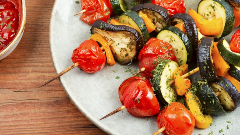The Optimal Technique for Slicing Vegetables for Perfect Kebabs