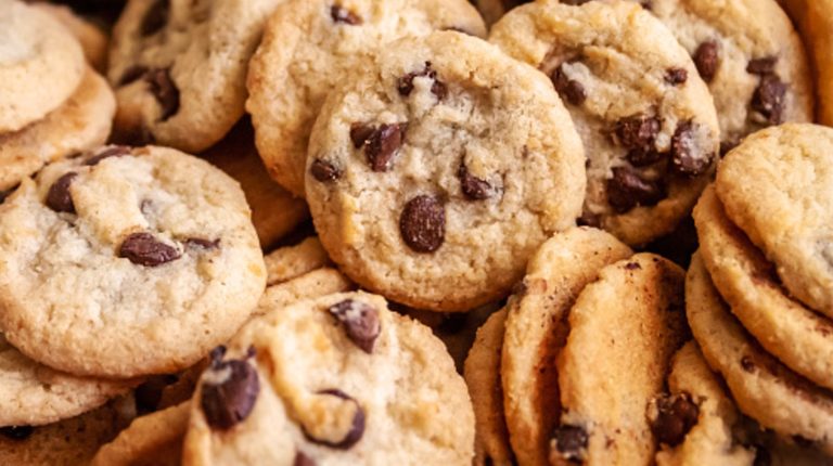 Turn Store-Bought Chocolate Chip Cookies into a Simple No-Bake Dessert