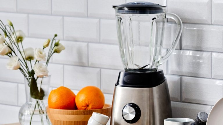 How to Clean Your Blender Easily Without Scrubbing