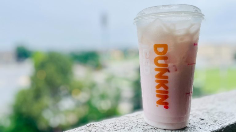 Review: Sabrina Carpenter's Dunkin' Strawberry Refresher - Dreamy Delight or Flavor Flop?