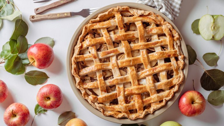 Exploring the Rich Origins That Make Apple Pie an Iconic American Dessert