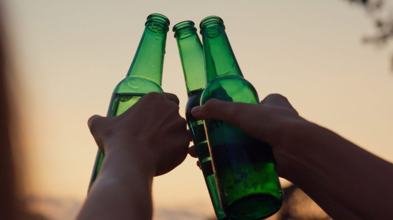 Choosing Bottled Beer Instead of Draft at the Bar: When It Makes Sense