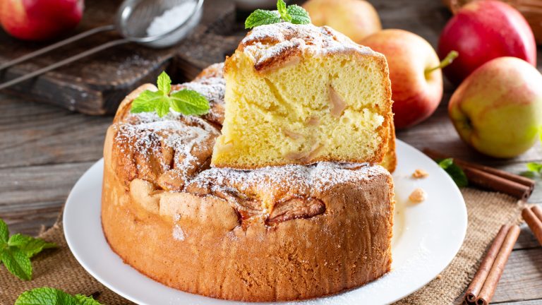 Sponge Cake vs. Pound Cake: Understanding the Key Differences