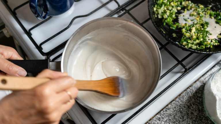 Choosing Between Flour and Cornstarch for Thickening Sauces