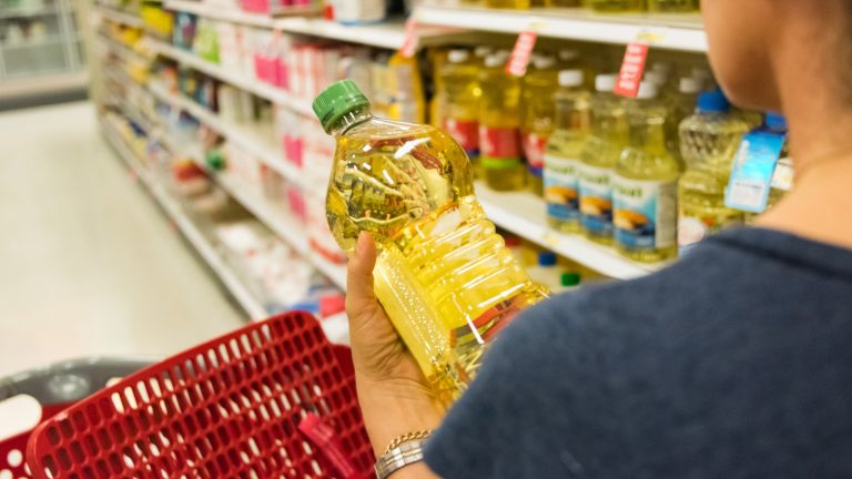 Canola Oil vs. Vegetable Oil: Understanding the Differences and Best Uses